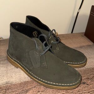 Clarks women’s Dark Green Suede Chukka Boots